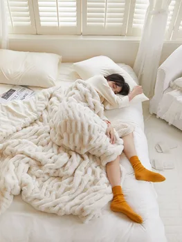 Kreminės spalvos high-end imitacija triušio plaukų sofos antklodė vieną žiemos paminkštintas šiltas modelis kambario lovos antklodė kailio antklode