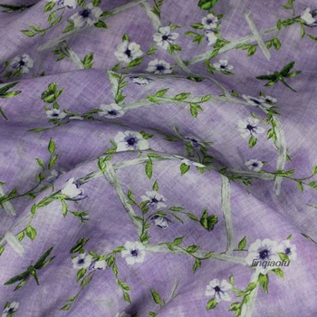 Originalus dizainas, skaidri, šviesiai violetinė grotelės grynas ramės (kiniškosios dilgėlės) raštuoto audinio